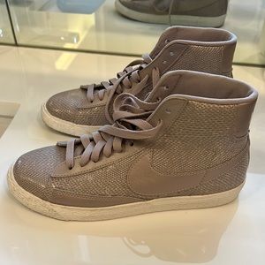 Nike high top faux skin taupe barely worn size 8